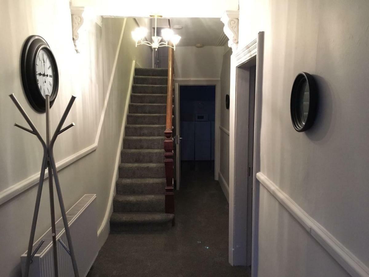Villa @33 Fab Townhouse Holyhead Exterior foto