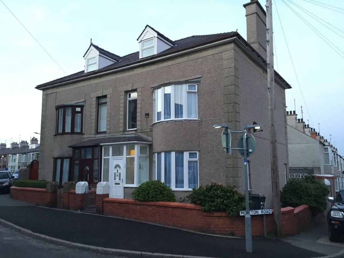 Villa @33 Fab Townhouse Holyhead Exterior foto